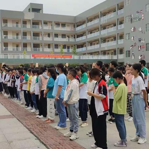 淮滨县思源实验学校开展“在校住宿生应急逃生疏散演练活动”