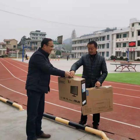 花垣民中捐赠长乐中学搭建友谊之桥