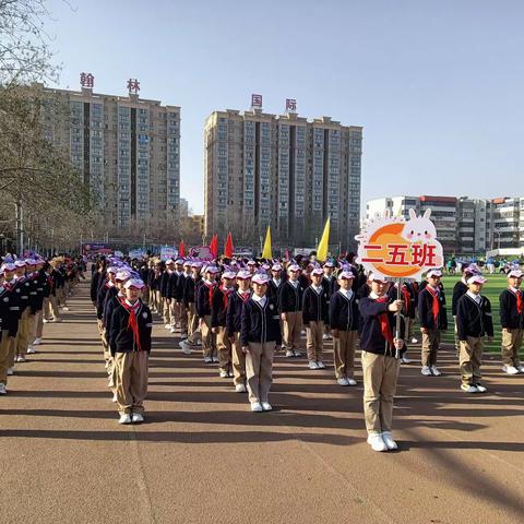 努力拼搏，超越自我——人民路小学二五班运动会纪实