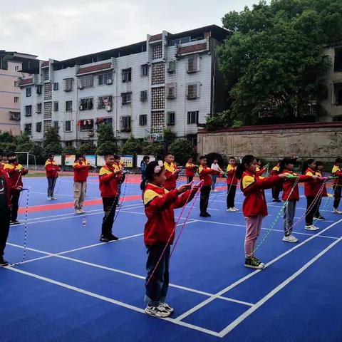 长绳啪嗒，撩起欢歌笑语——青狮小学高段花样跳绳