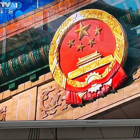 建章路社区党支部组织党员干部观看学习《榜样5》——没有从天而降的英雄，只有挺身而出的凡人