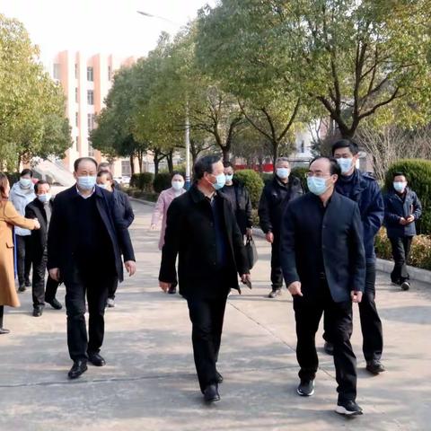 罗山县政协党组副书记詹军一行深入罗山高中新校区调研