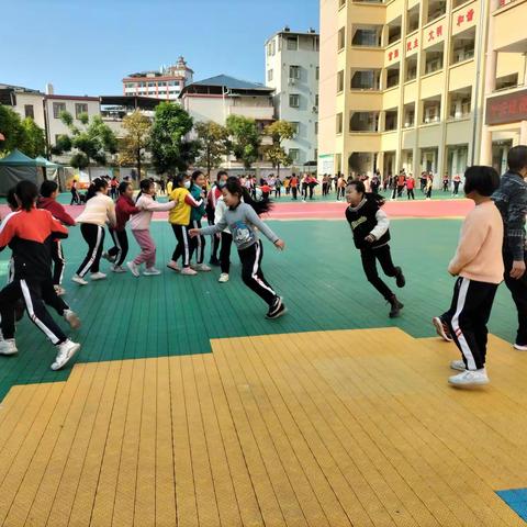 参透课改 找到乐趣 ——记蕉岭县镇平小学阳光体育教研活动