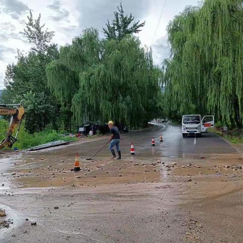 涉县公路站，雨后保畅通。