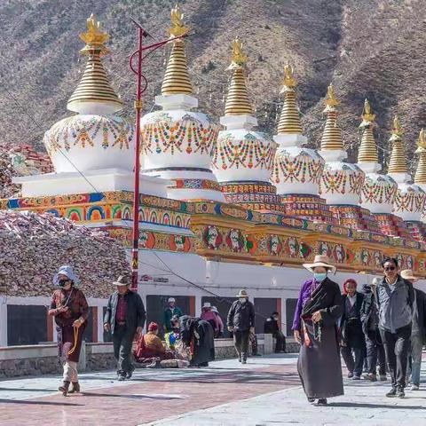 青海西藏行一一世界最大的玛尼石经堆