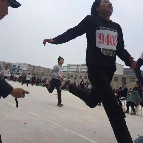 3月17日贾峪一中举行春季田径运动会，青春在这里挥洒，激情在这里飞扬！