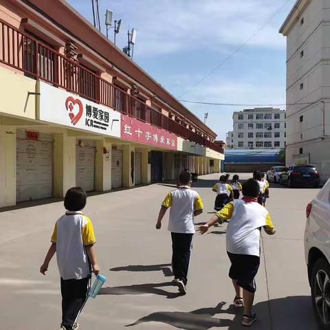 乌海市海勃湾区第八小学三六中队“讲乌海故事 共圆中国梦”—-“寻”访乌海名人