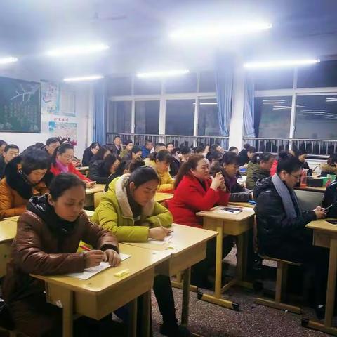 家校同心，师生同行——记德州十中初二年级期中考试家长会