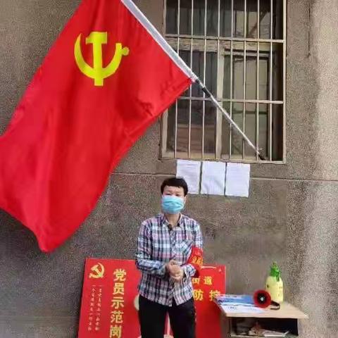 寒风中那一抹闪耀的“志愿红”