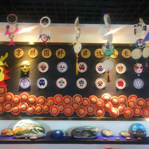 遨游科技之海，共赏科技之光——内乡县第四小学喜迎“科技小制作小发明暨优秀美术作品观摩展评”