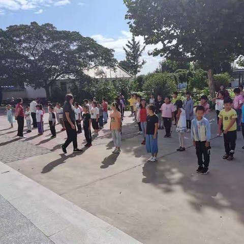 文明出操，快乐成长——庞各庄乡王庄子小学新学期第一次出操