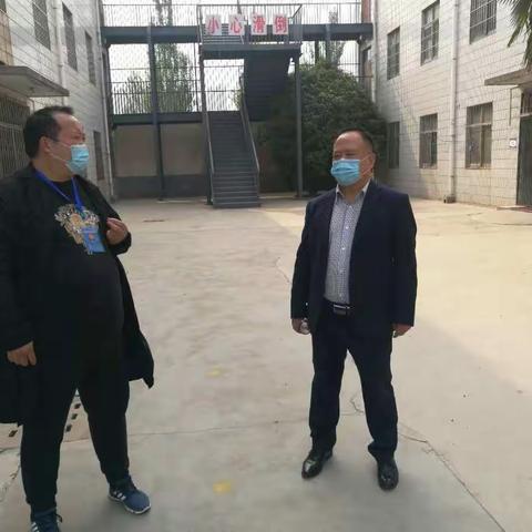 荥阳市教体局初中学校疫情防控检查组到豫龙中学督查学校初三年级开学准备工作