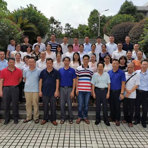 “滚石上山，不松劲”——名师引领共芬芳