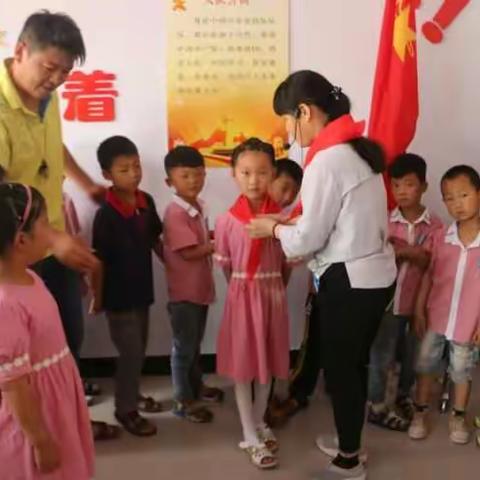 北城中心幼儿园幼小衔接活动三：参观贵阳路小学少先队活动室和图书阅览室。