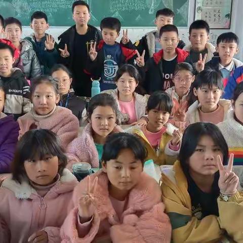 我们都是最棒哒！期中留念