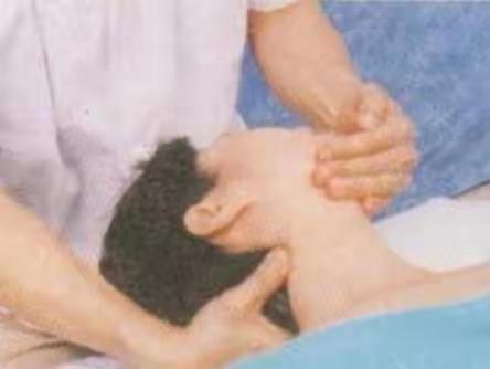 脊柱不正，身体疼痛，康复科“龙氏正骨”手法来帮忙