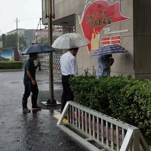 【转提比作】大雨无情  安全于心——武安三中防汛在行动！