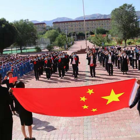 温泉县城镇小学举行开学典礼暨教师节表彰活动