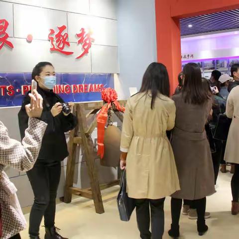 “国培计划（2020）”河北省初中美术骨干教师培训团队莅临我校参观交流