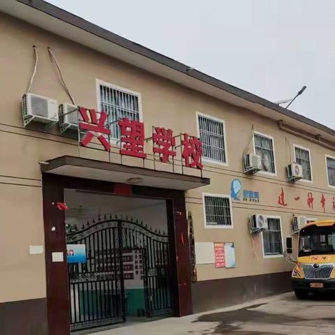 走进小学，体验小学生的校园生活