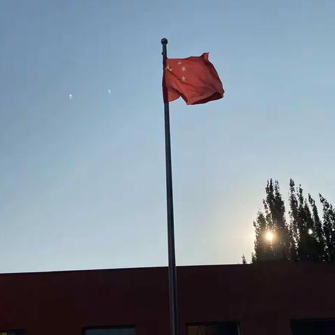 “冉冉红旗升，浓浓爱国情”——南开幼儿园主题升旗仪式