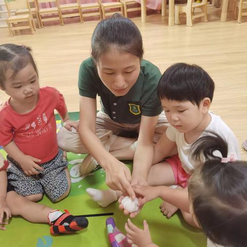 《陪伴成长，放手养育》电幼成长中心托一班周故事9月22日一9月24日