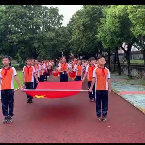 新学期第一次庄严的升旗仪式！