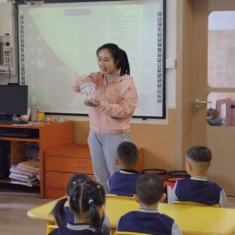 广州市花都区新雅街中心幼儿园人文素养第一课《好习惯和坏习惯你选哪一个》