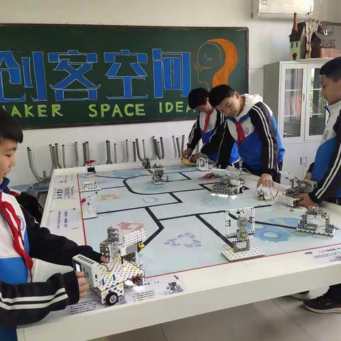 走进科技，走近梦想                     ——记滨河实验学校科技周活动之积木机器人大赛