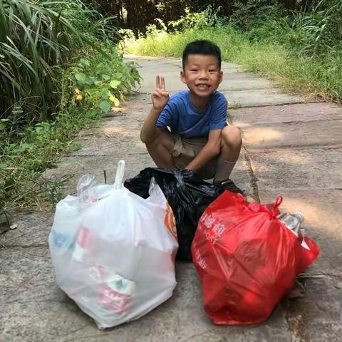 欢度小长假，争做好少年--育才小学二（3）班小红帽队国庆假期实践