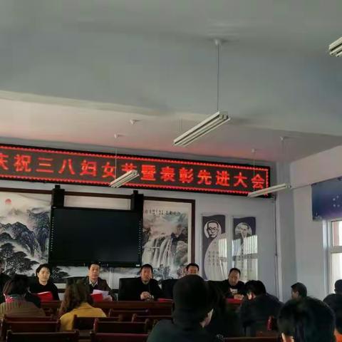 海原三小在妇女节当日，校妇委会协同工会，政教处在校领导支持下举办一系列活动