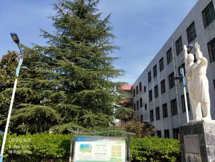 丹凤县西河初级中学告九年级师生及家长书