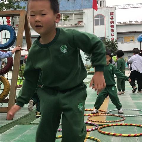 小苹果幼儿园蒙四班罗腙邻学期成果汇报：