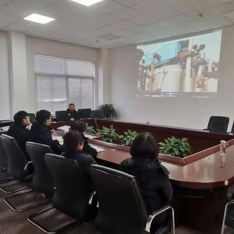 变电运维班对新人员进行培训