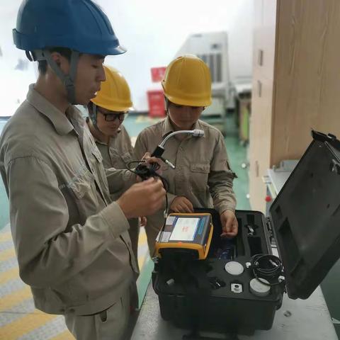 变电运维班近期展开开关柜超声波局放及开关柜暂态地电压局放检测培训，为全业务核心班组建设奠定基础