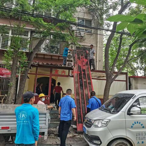 桥西区西里街道开展老旧小区私搭乱建拆除整治工作