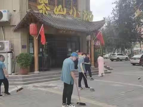 西里街道执法大队开展“洗城净天”活动