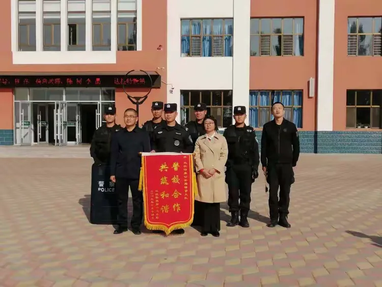 达拉特旗第十二小学反恐防暴演练简报