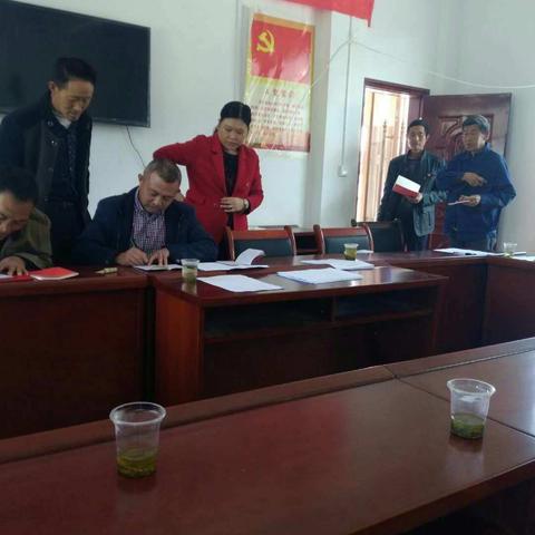 柳家村支部党日活动，学习贯彻党的十九大会议精神。