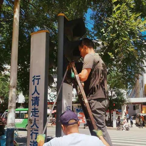 加强科技运用  提升交通管理水平—凤翔交警大队集中整治秋季新学期校园周边交通秩序