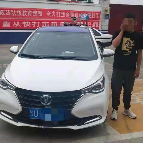 无证驾车胆大上路  缉查布控现场“活捉”———凤翔大队利用缉查布控查处一起多种违法行为车辆