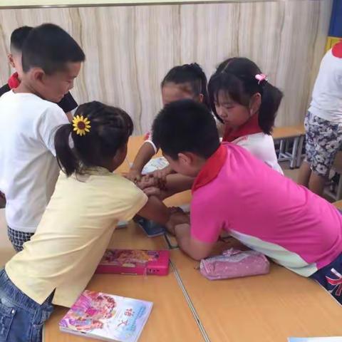凯旋路小学二年级九月主题：我们在一起！