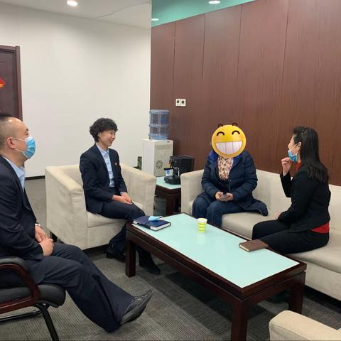自贸分行首席客户经理春节前拜访私行客户