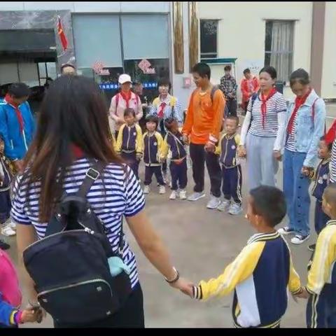 麦地塘幼儿园《童心向党•重走长征路》亲子徒步活动