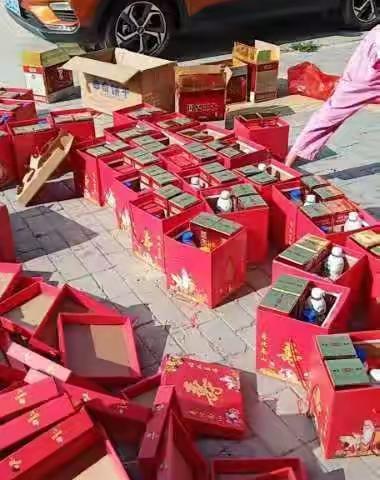 关爱老人，构建和谐社会