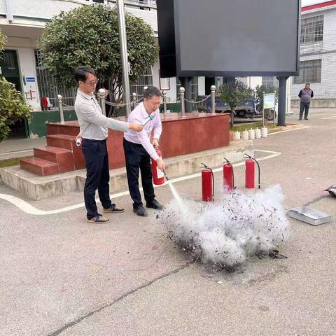 消防演练🧯防患未“燃”🔥——罗巷小学消防演练