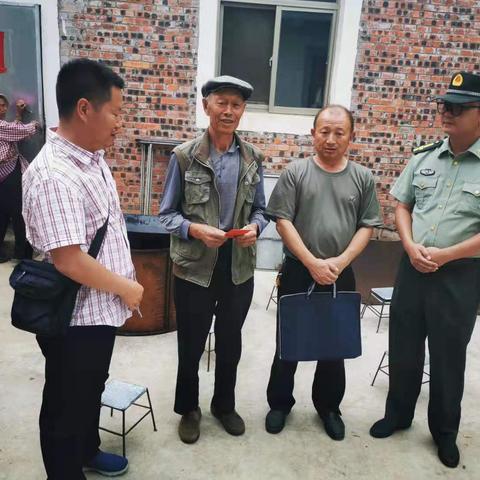 情系退役军人，芳华镇武装部开展“八一”慰问活动