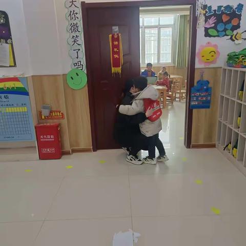 阳光礼仪幼儿园中二班开学入园一周流程