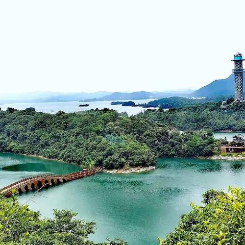 一棹烟雨庐山奇 一湖碧绿西海秀