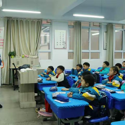 落实“双减”进行时，小棋盘大智慧丨龙星实验小学国际象棋社团活动